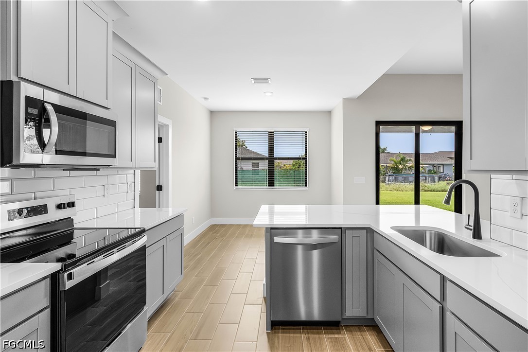 4 Bed SingleFamilyResidence for Sale in Cape Coral, photo 5