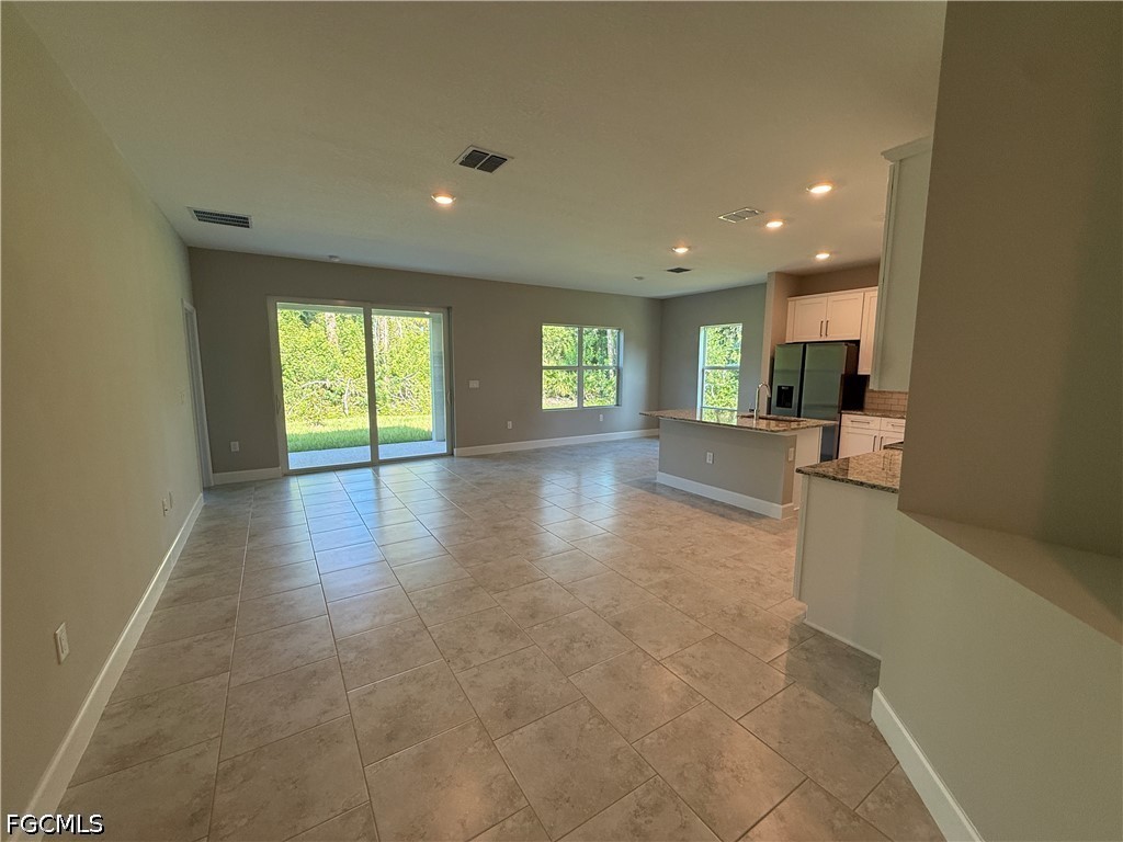 3 Bed SingleFamilyResidence for Sale in Lehigh Acres, photo 5