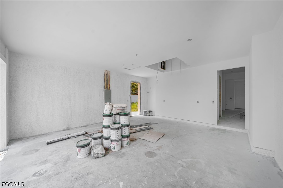 3 Bed SingleFamilyResidence for Sale in Cape Coral, photo 5
