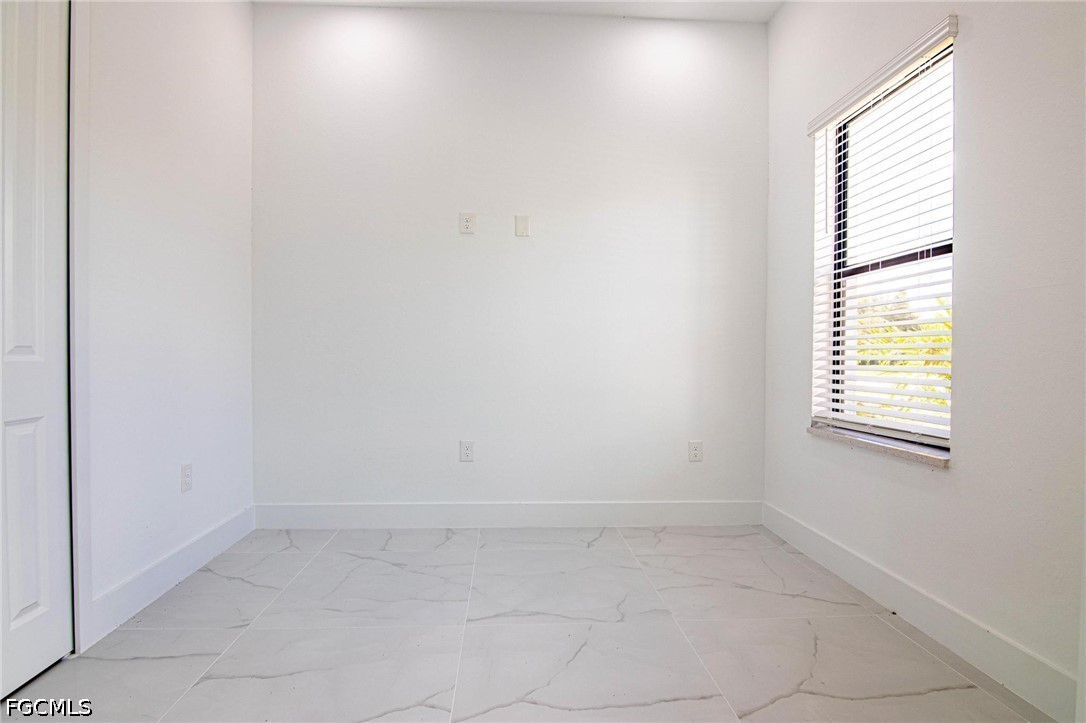 4 Bed SingleFamilyResidence for Sale in Lehigh Acres, photo 5
