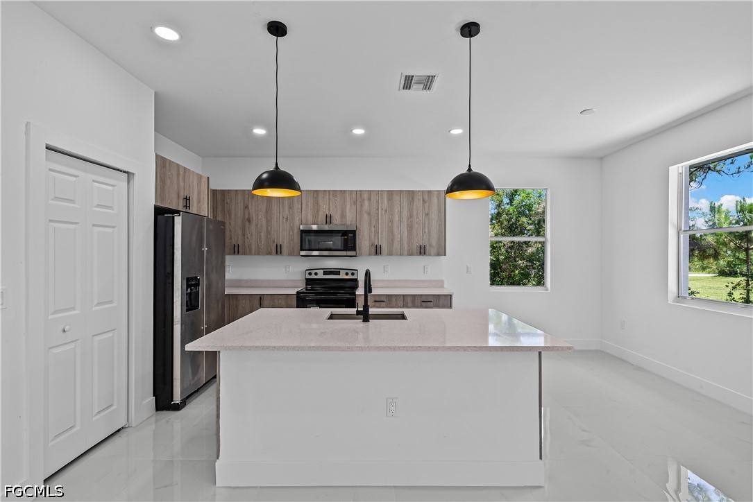 3 Bed SingleFamilyResidence for Sale in Lehigh Acres, photo 5
