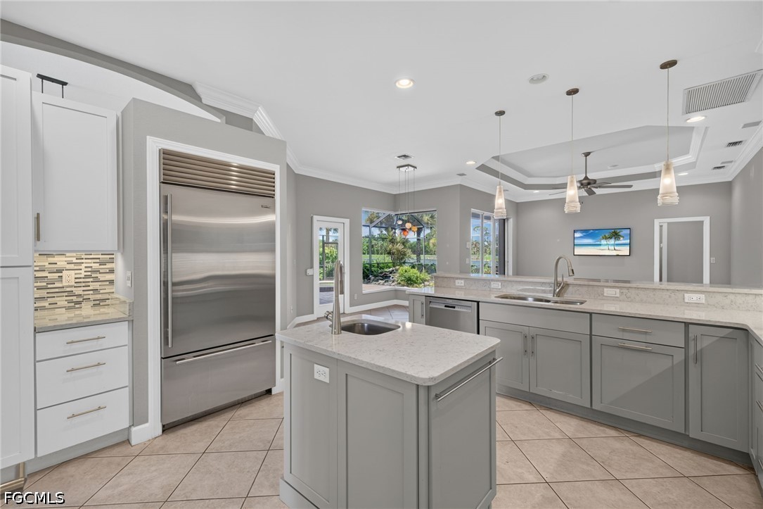 4 Bed Waterfront Home for Sale in Crown Colony, photo 5