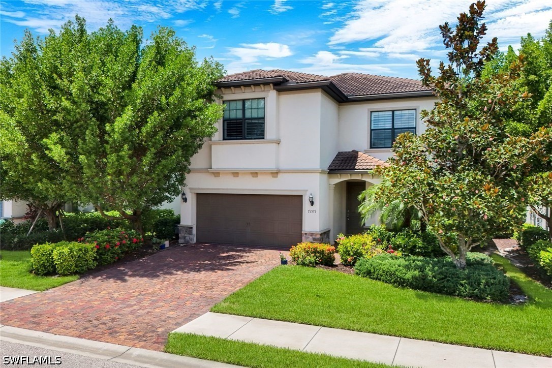 5 Bed Pool Home for Sale in Avery Square, photo 5