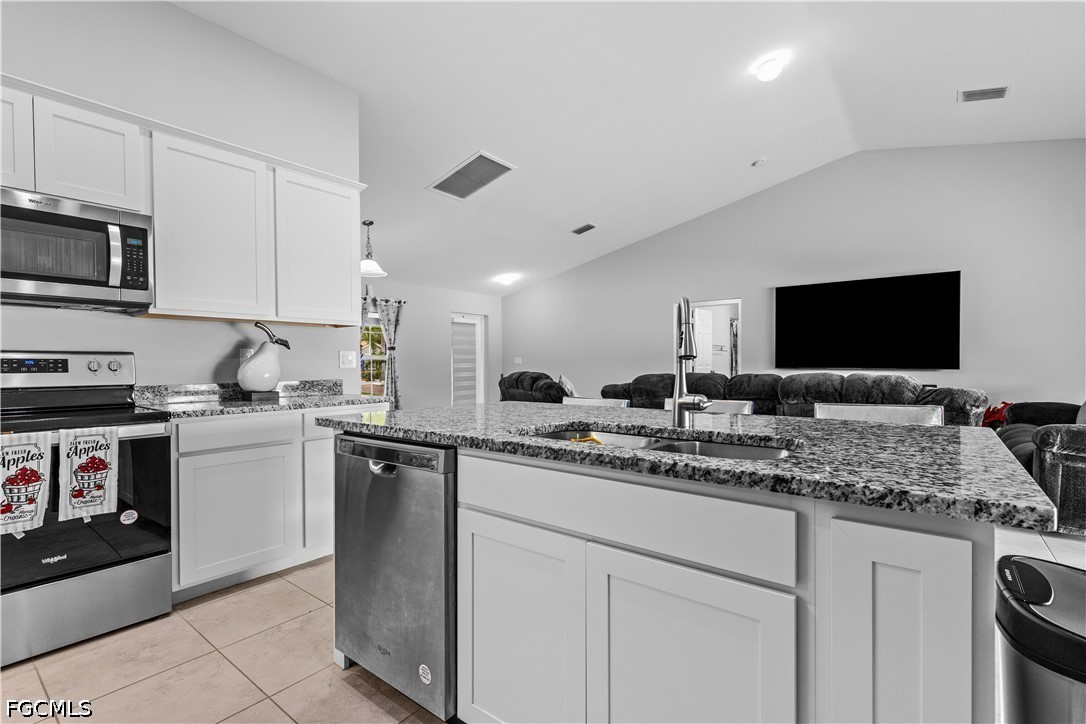 4 Bed SingleFamilyResidence for Sale in Cape Coral, photo 5
