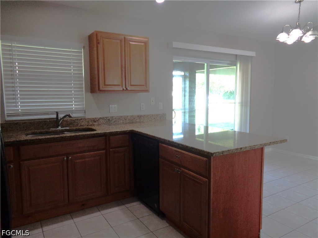 3 Bed SingleFamilyResidence for Sale in Cape Coral, photo 5