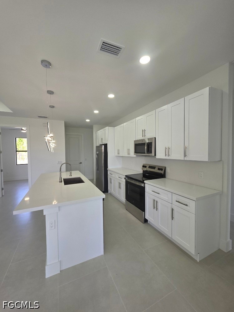 3 Bed SingleFamilyResidence for Sale in Lehigh Acres, photo 5