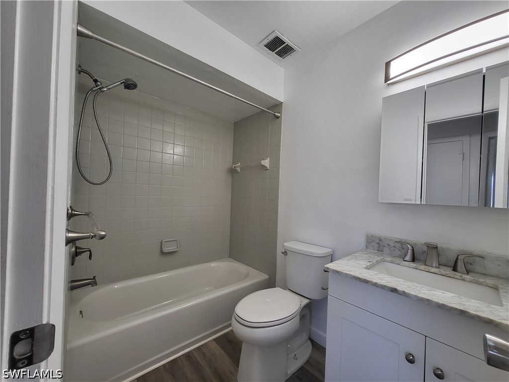 2 Bed SingleFamilyResidence for Sale in Fort Myers, photo 5