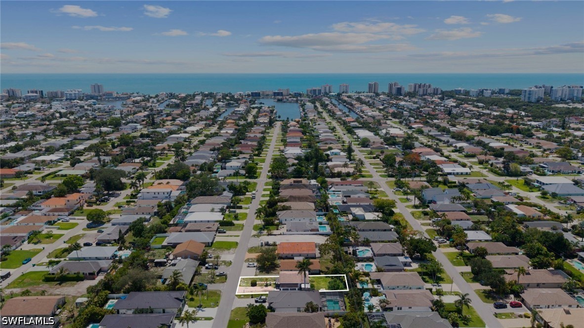 2 Bed SingleFamilyResidence for Sale in Naples, photo 5
