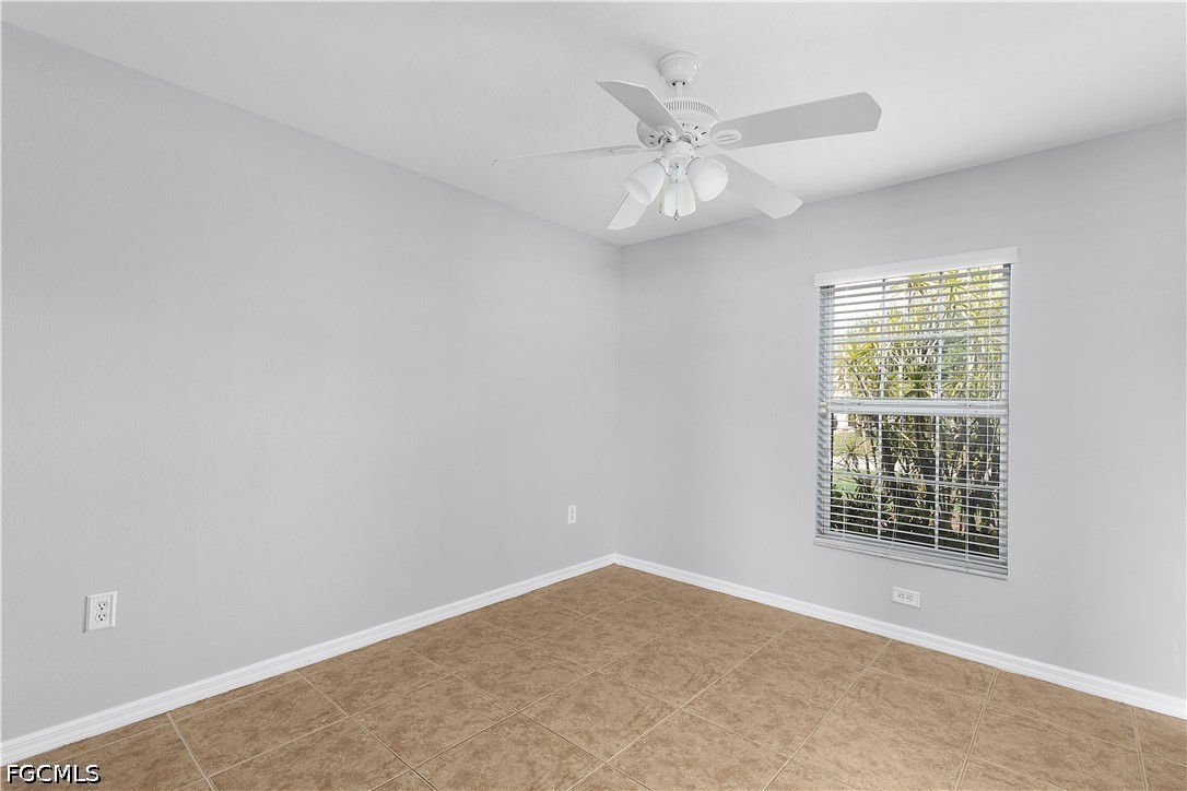 3 Bed SingleFamilyResidence for Sale in Lehigh Acres, photo 5