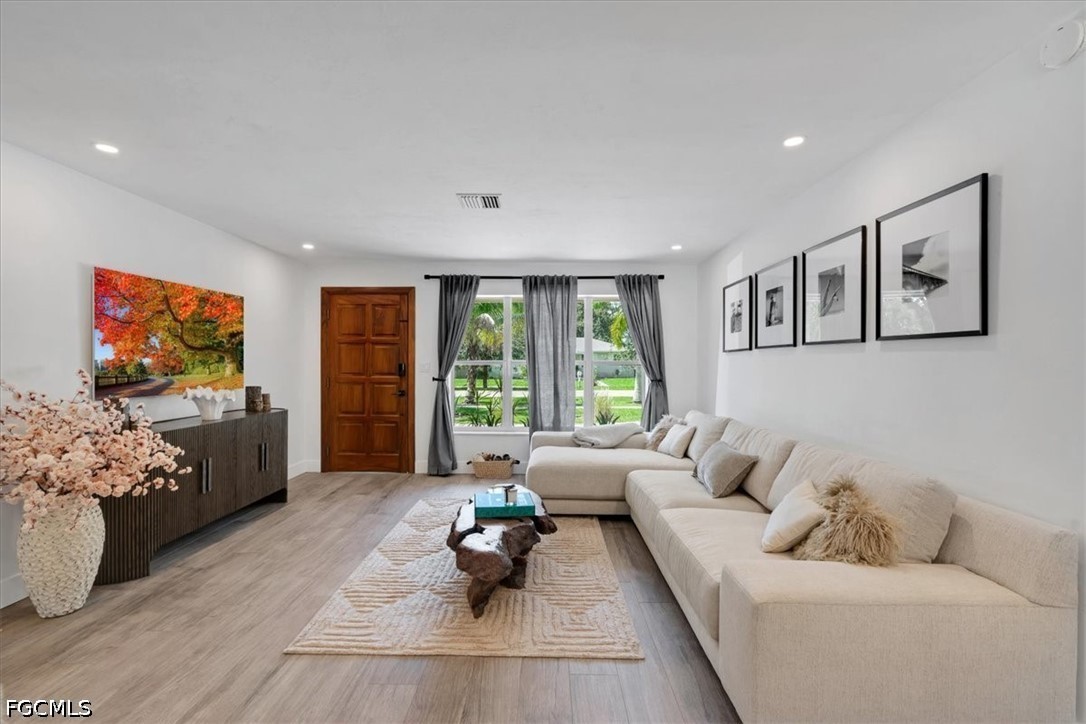 3 Bed SingleFamilyResidence for Sale in Palmlee Park, photo 5
