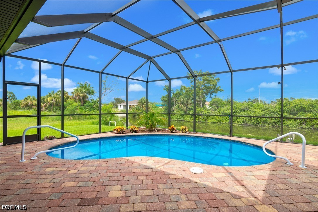 3 Bed Pool Home for Sale in Cape Coral, photo 5