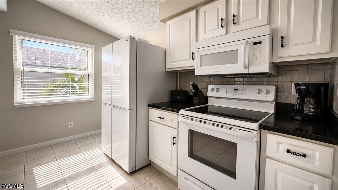 3 Bed Pool Home for Sale in Cape Coral, photo 5