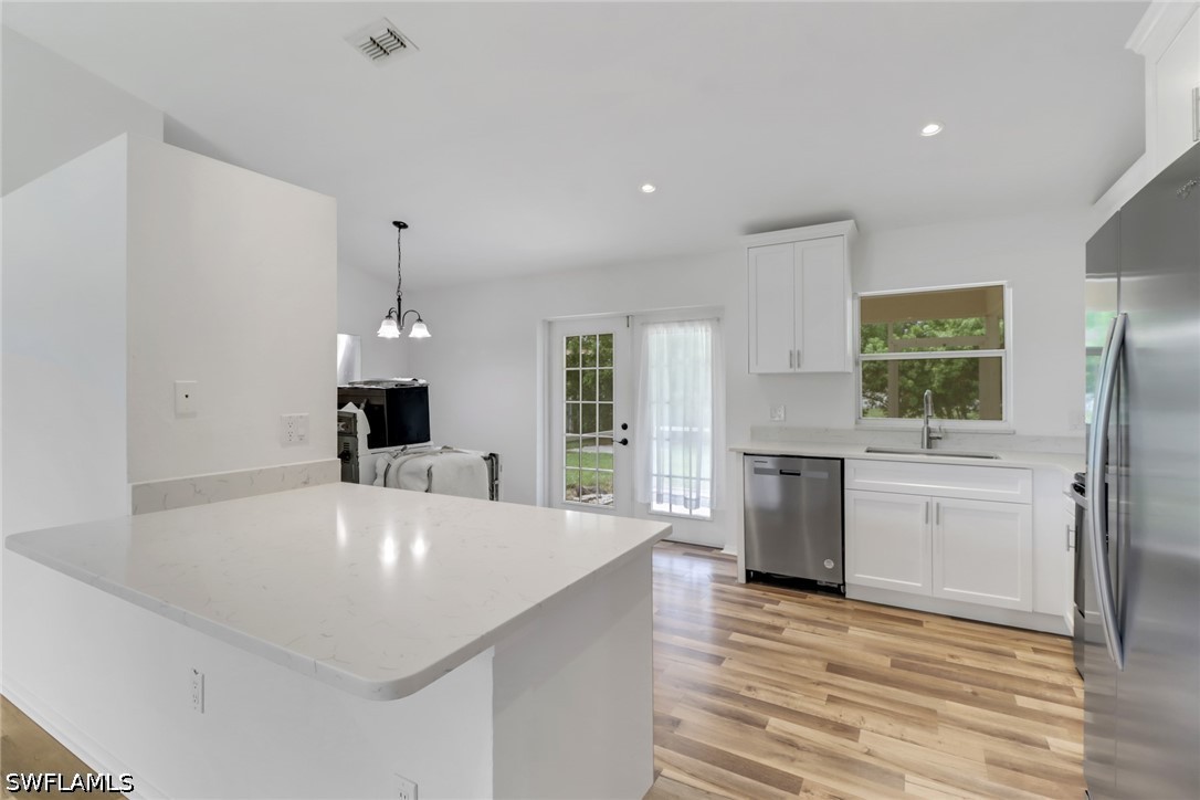 3 Bed SingleFamilyResidence for Sale in San Carlos Park, photo 5