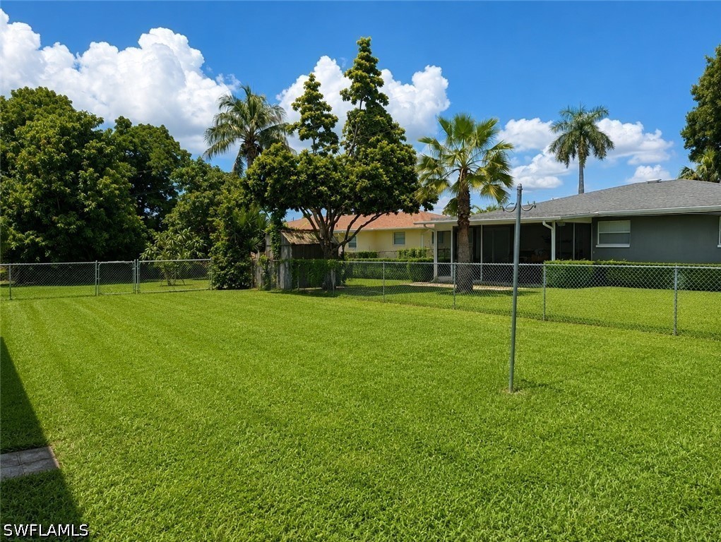 2 Bed SingleFamilyResidence for Sale in Fort Myers, photo 5