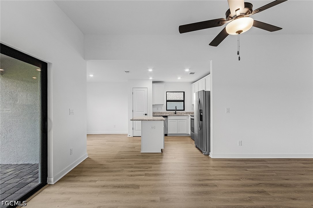 3 Bed SingleFamilyResidence for Sale in Mirror Lakes, photo 5