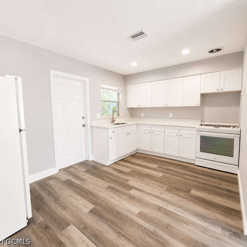2 Bed Triplex for Sale in Cape Coral, photo 5