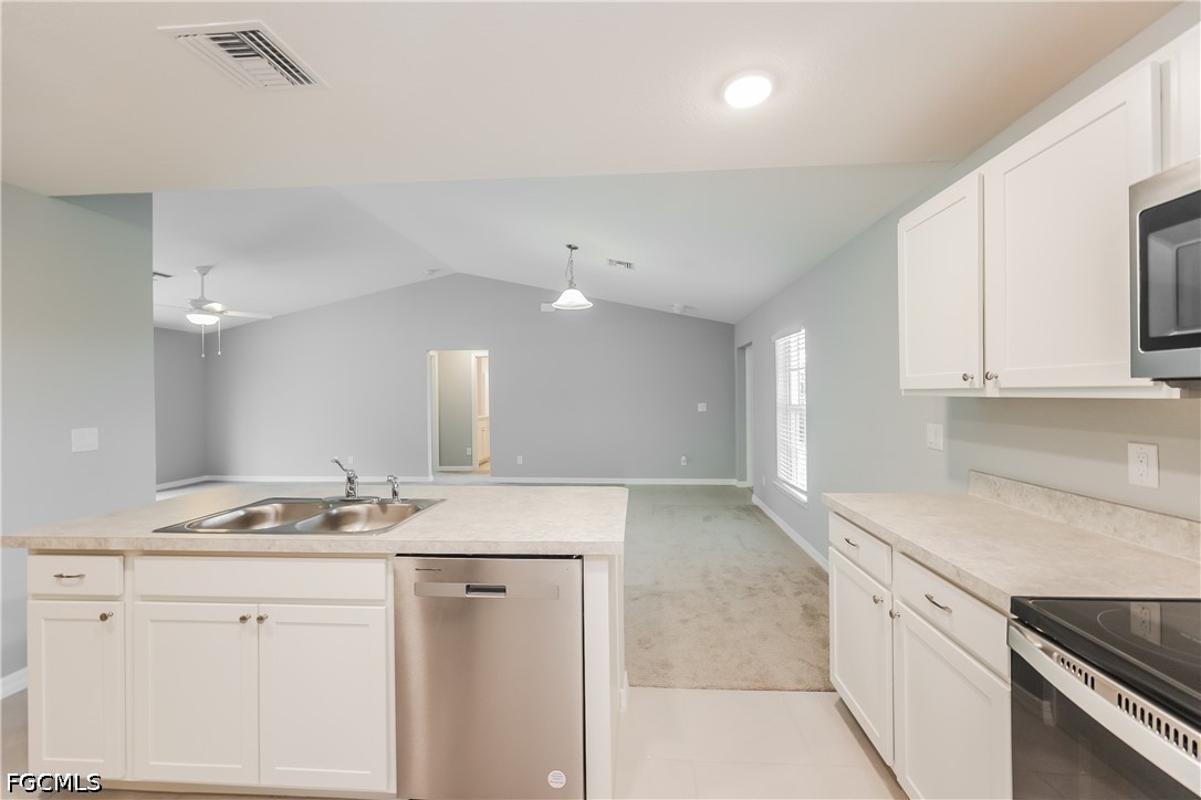 3 Bed SingleFamilyResidence for Sale in Lehigh Acres, photo 5