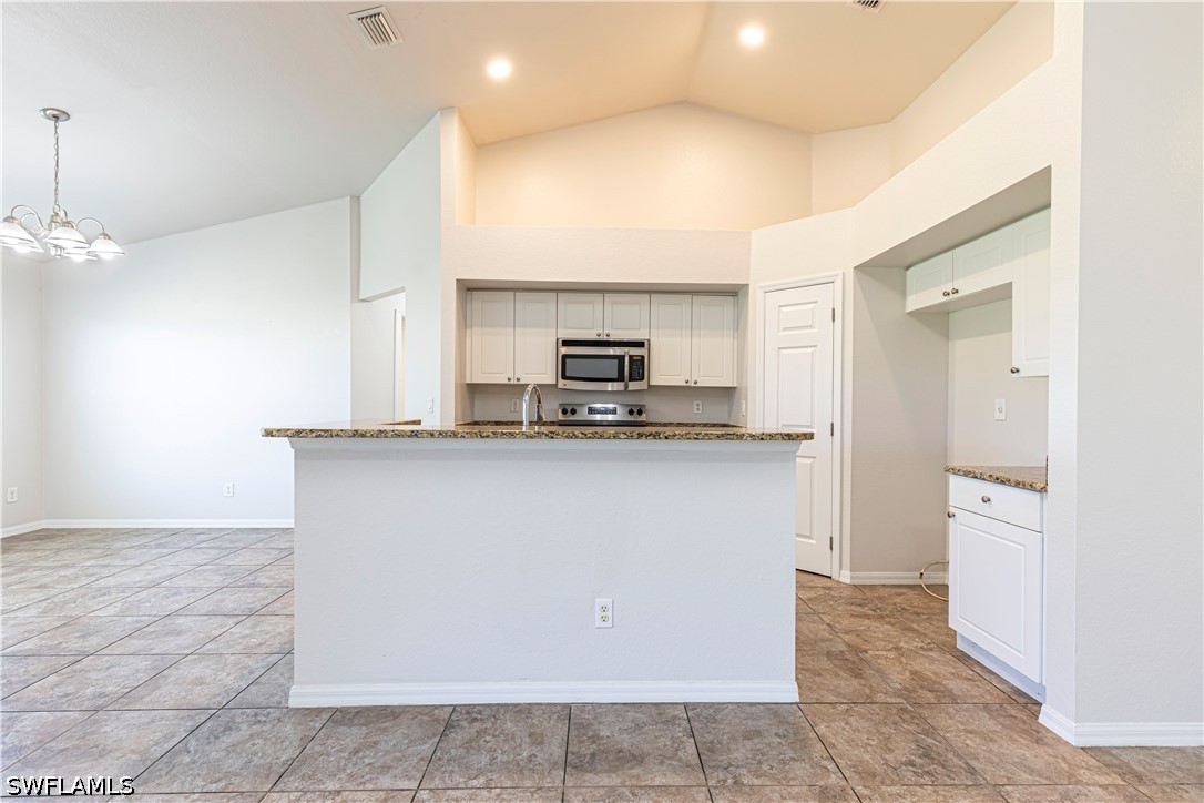 3 Bed SingleFamilyResidence for Sale in Lehigh Acres, photo 5