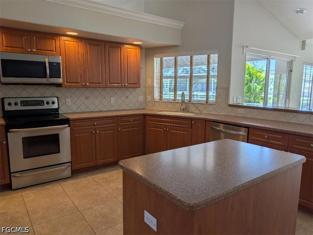 1 Bed Pool Home for Sale in Cape Coral, photo 5