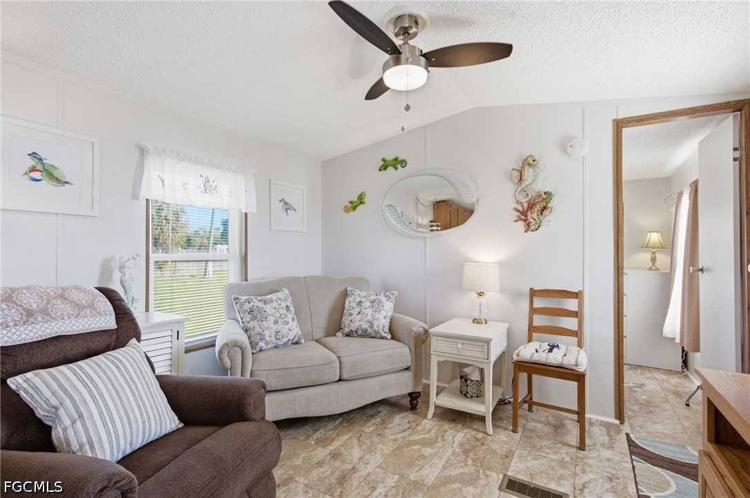 2 Bed ManufacturedHome for Sale in Fort Myers, photo 5