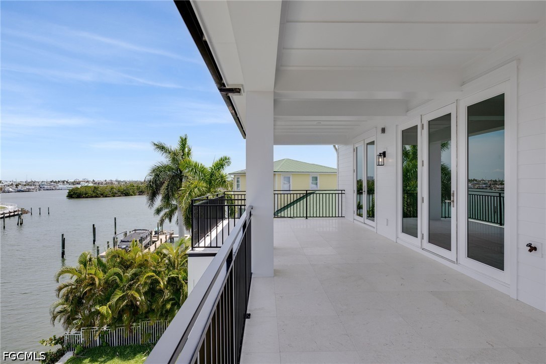 4 Bed Pool Home for Sale in Siesta Isles, photo 5