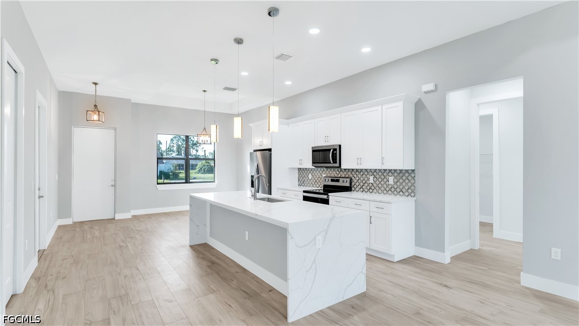 3 Bed SingleFamilyResidence for Sale in Lehigh Acres, photo 5