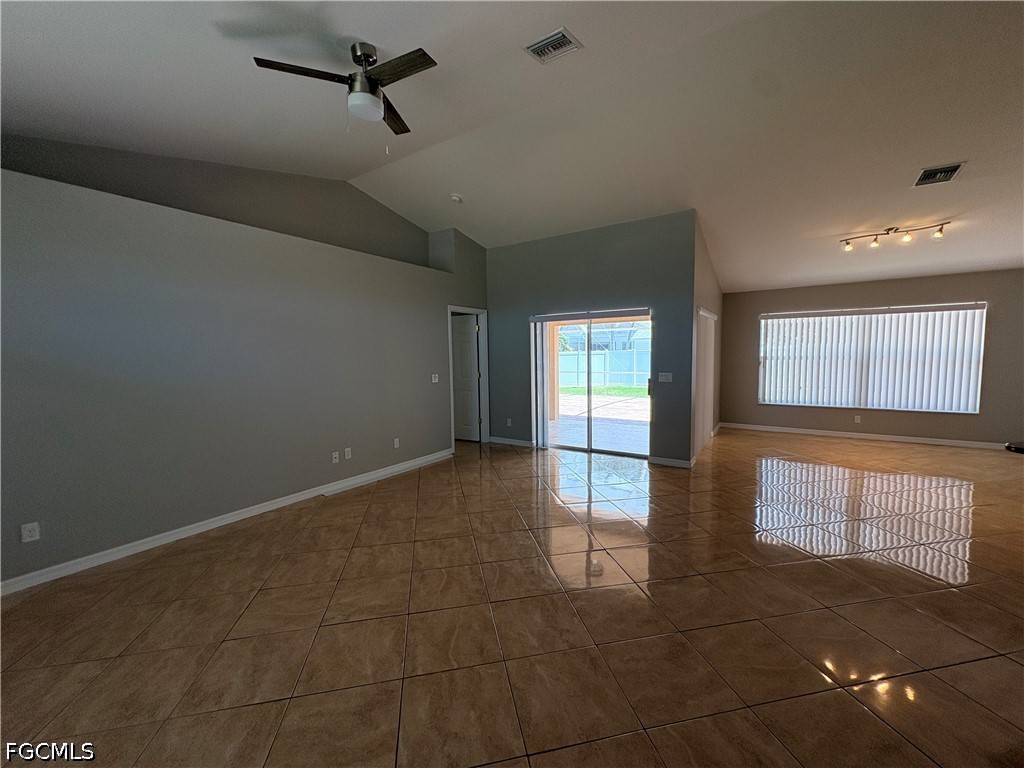 3 Bed SingleFamilyResidence for Sale in Cape Coral, photo 5