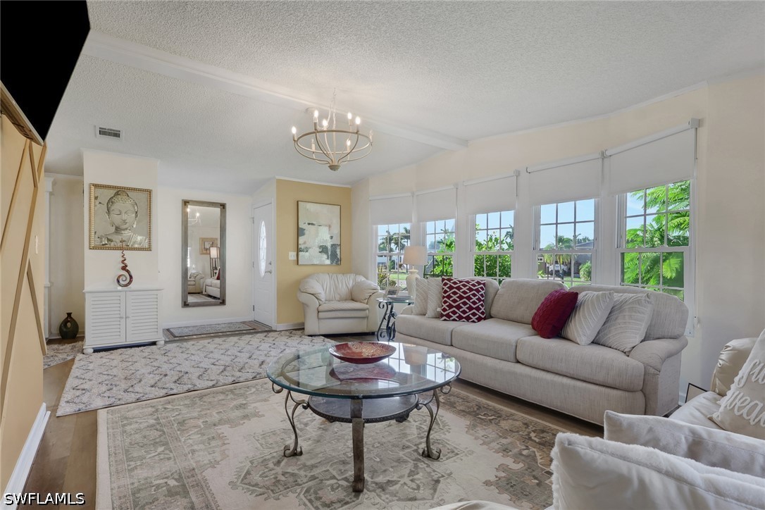 2 Bed SingleFamilyResidence for Sale in Naples, photo 5