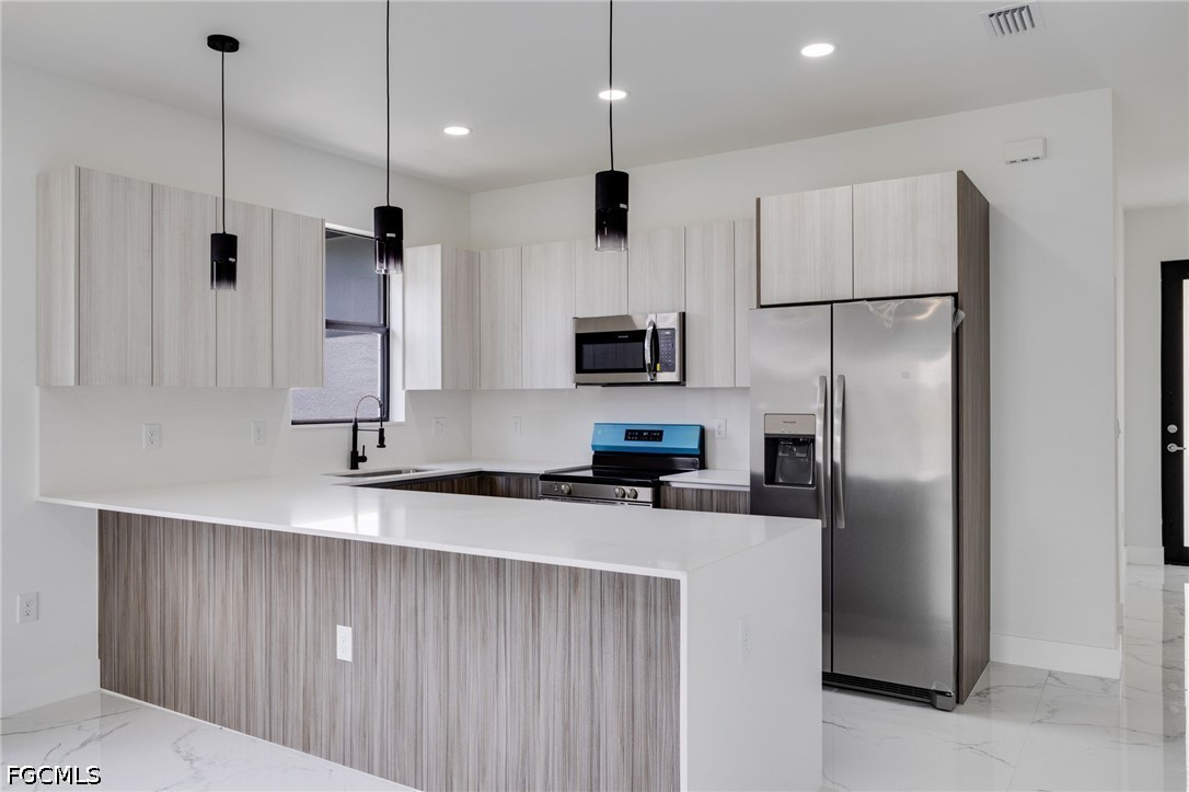 3 Bed SingleFamilyResidence for Sale in Lehigh Acres, photo 5