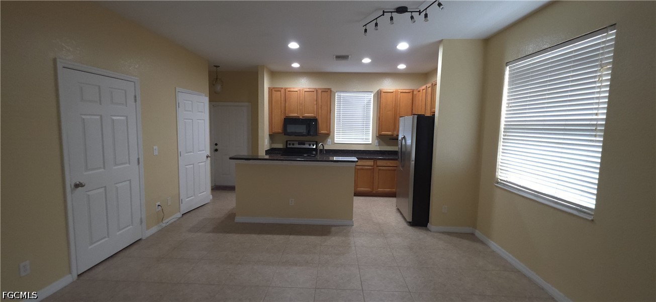 4 Bed Waterfront Home for Sale in Shadow Lakes, photo 5