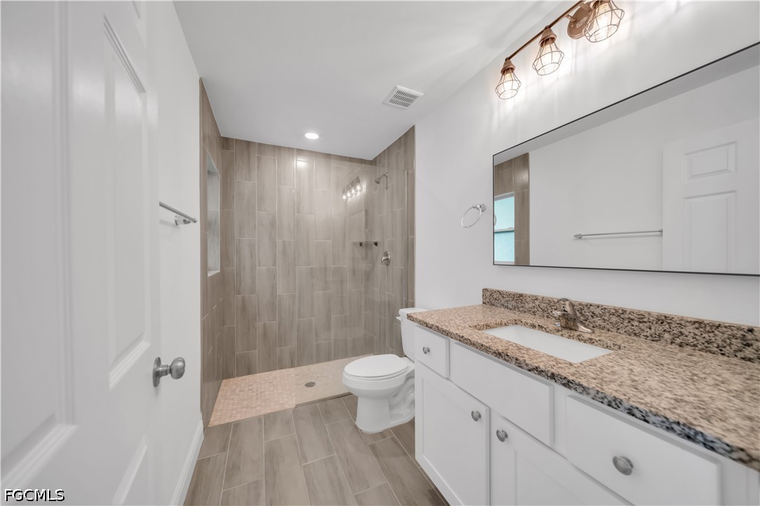 6 Bed Duplex for Sale in Fort Myers, photo 5