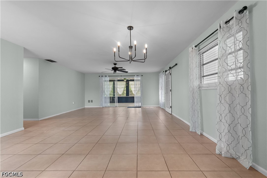 2 Bed SingleFamilyResidence for Sale in Fort Myers, photo 5