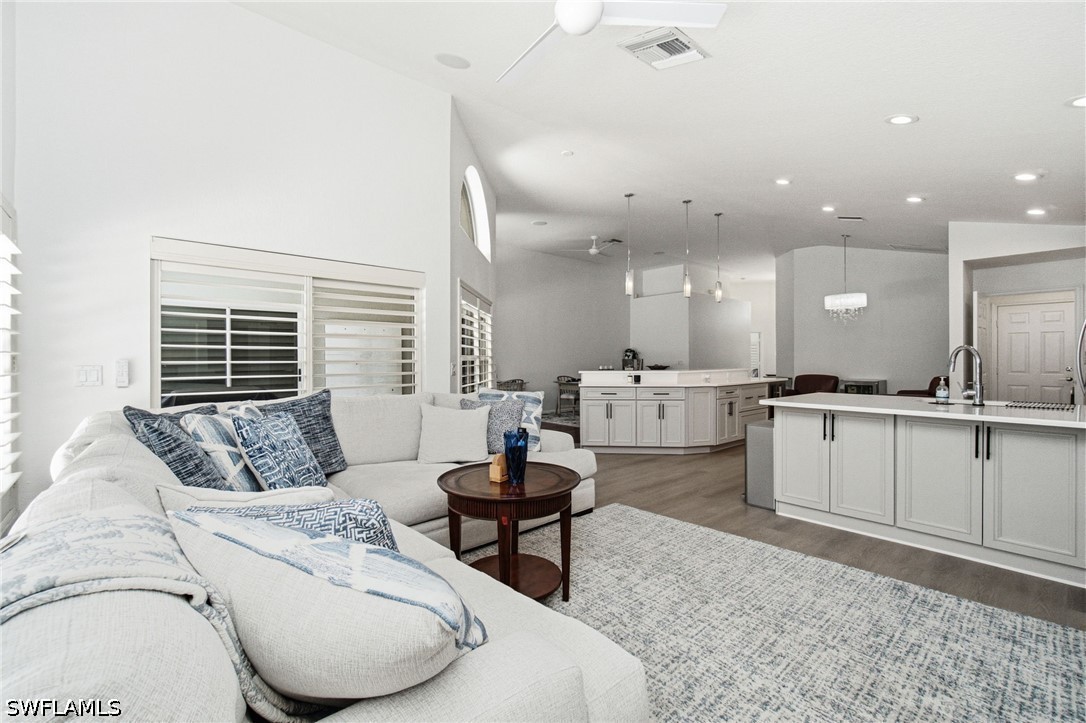 4 Bed SingleFamilyResidence for Sale in Naples, photo 5