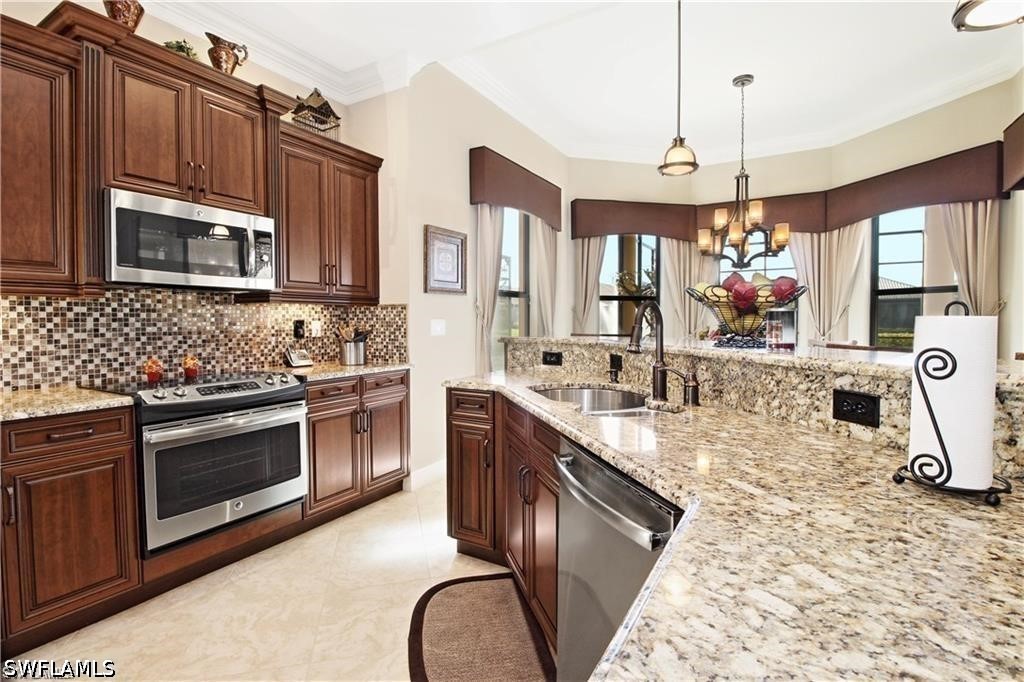 3 Bed Pool Home for Sale in Naples, photo 5