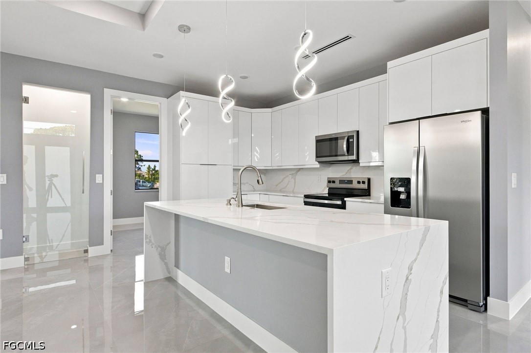 4 Bed SingleFamilyResidence for Sale in Lehigh Acres, photo 5
