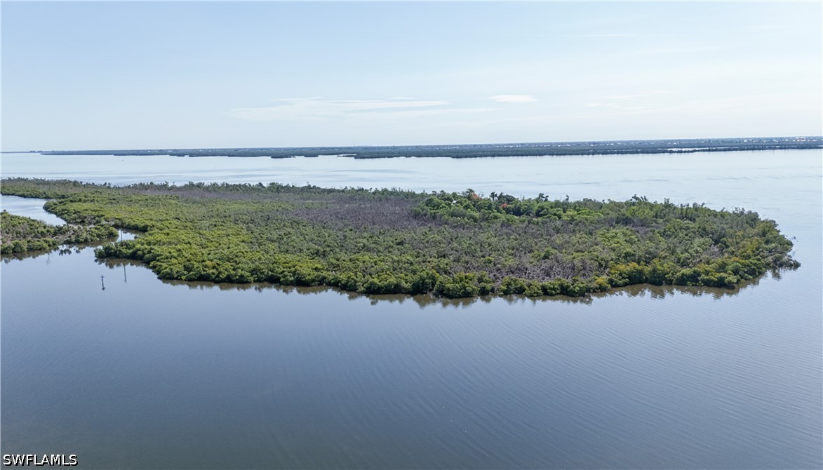 Waterfront Home for Sale in Acreage, photo 5