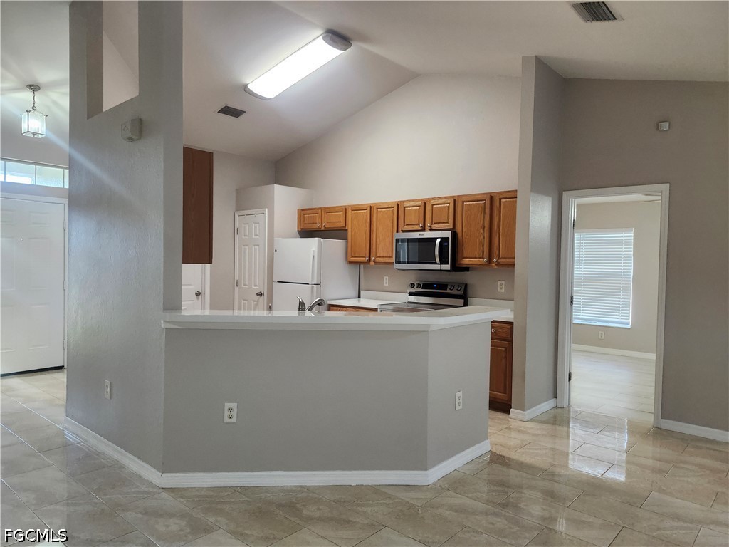 4 Bed SingleFamilyResidence for Sale in Cape Coral, photo 5