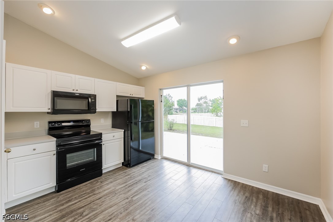 3 Bed SingleFamilyResidence for Sale in Mirror Lakes, photo 5