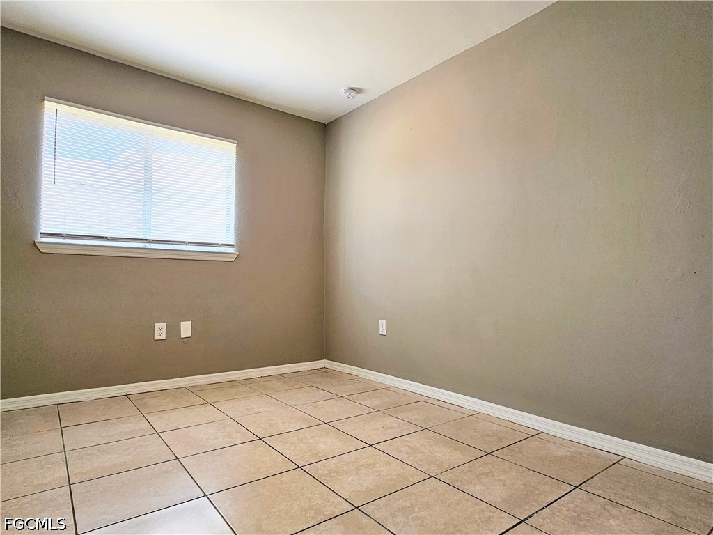 3 Bed Duplex for Sale in Lehigh Acres, photo 5
