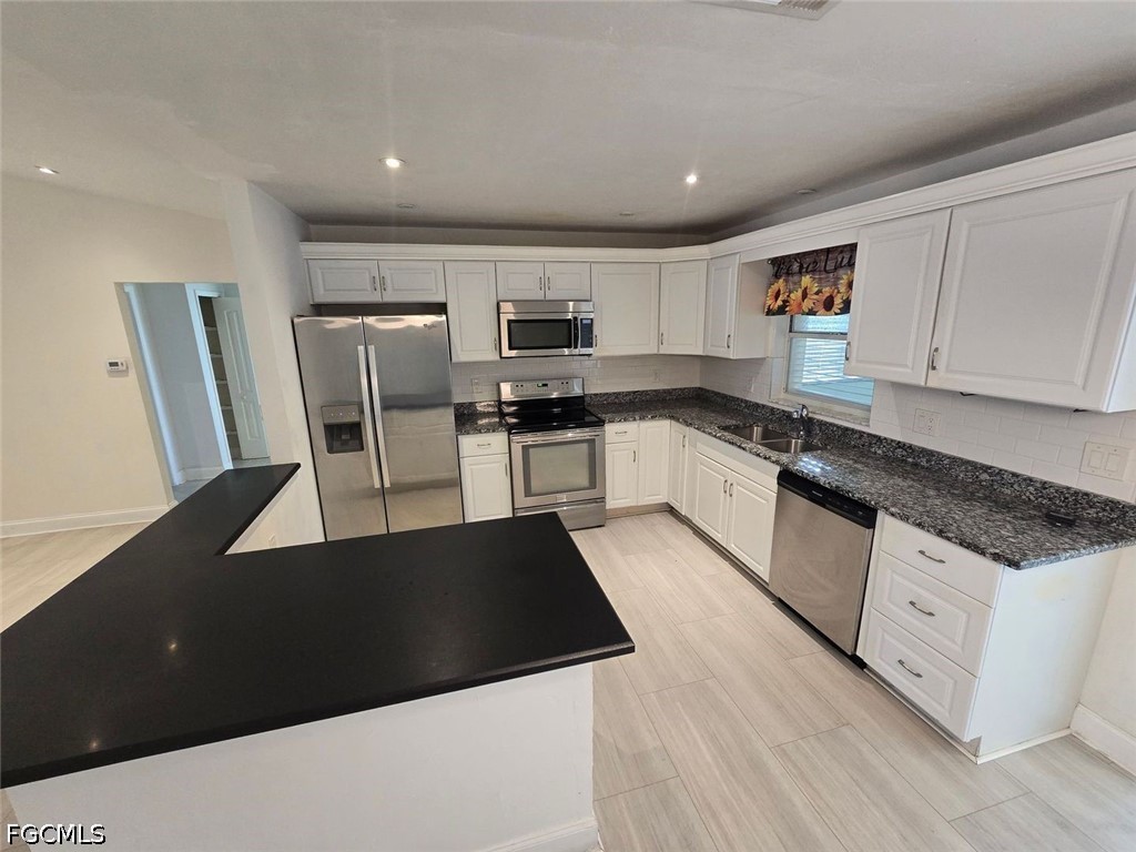 3 Bed SingleFamilyResidence for Sale in Cape Coral, photo 5