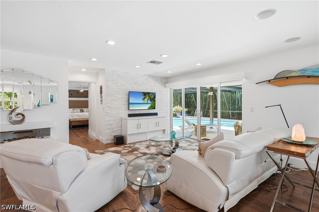3 Bed Pool Home for Sale in Lakewood, photo 5