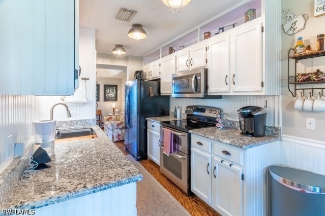 2 Bed Waterfront Home for Sale in Fort Myers, photo 5