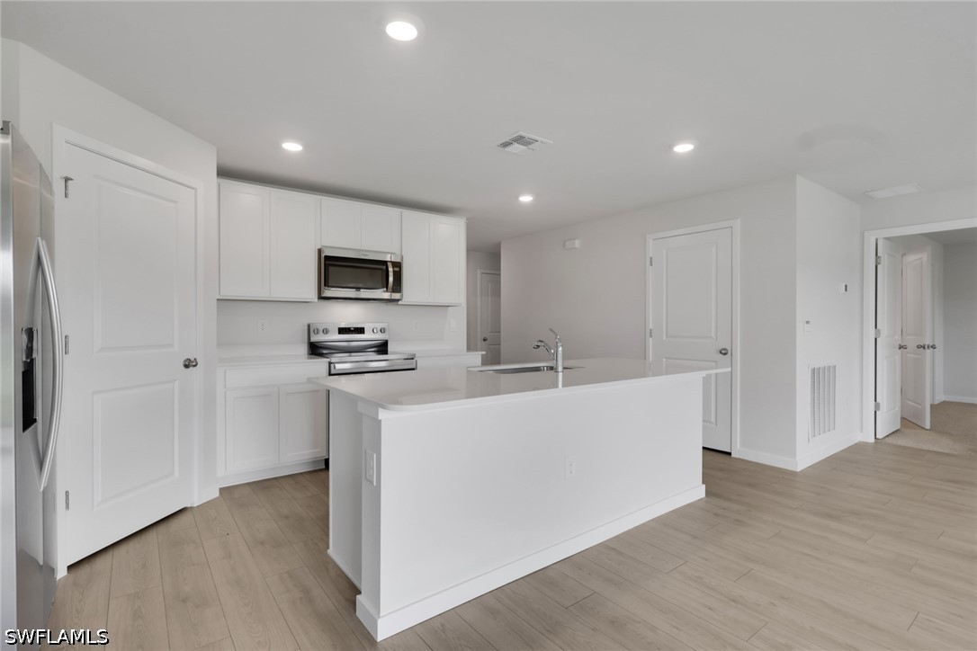 3 Bed SingleFamilyResidence for Sale in Avalon, photo 5