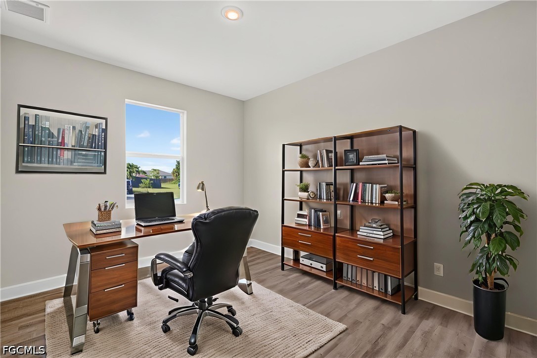 4 Bed SingleFamilyResidence for Sale in Cape Coral, photo 5
