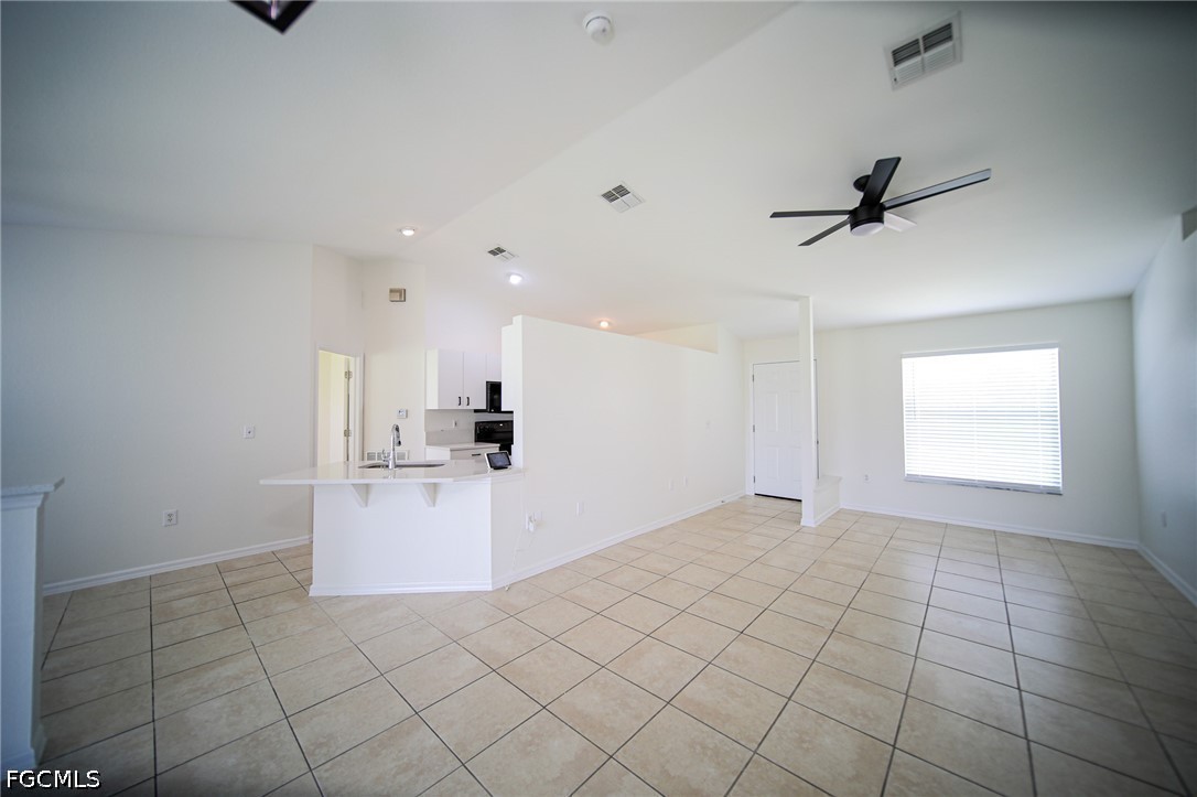 3 Bed SingleFamilyResidence for Sale in Lehigh Acres, photo 5