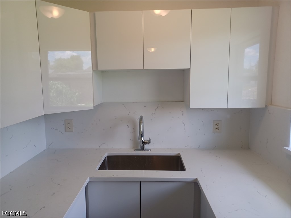 3 Bed SingleFamilyResidence for Sale in Fort Myers, photo 5