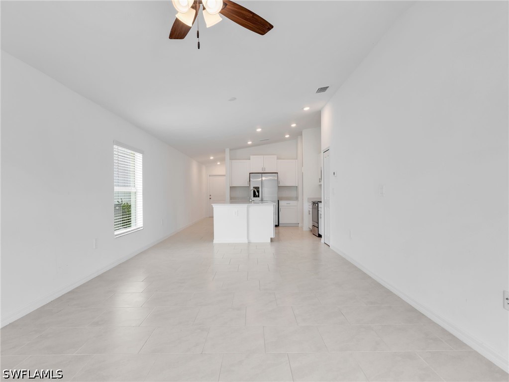 3 Bed SingleFamilyResidence for Sale in Savanna Lakes, photo 5