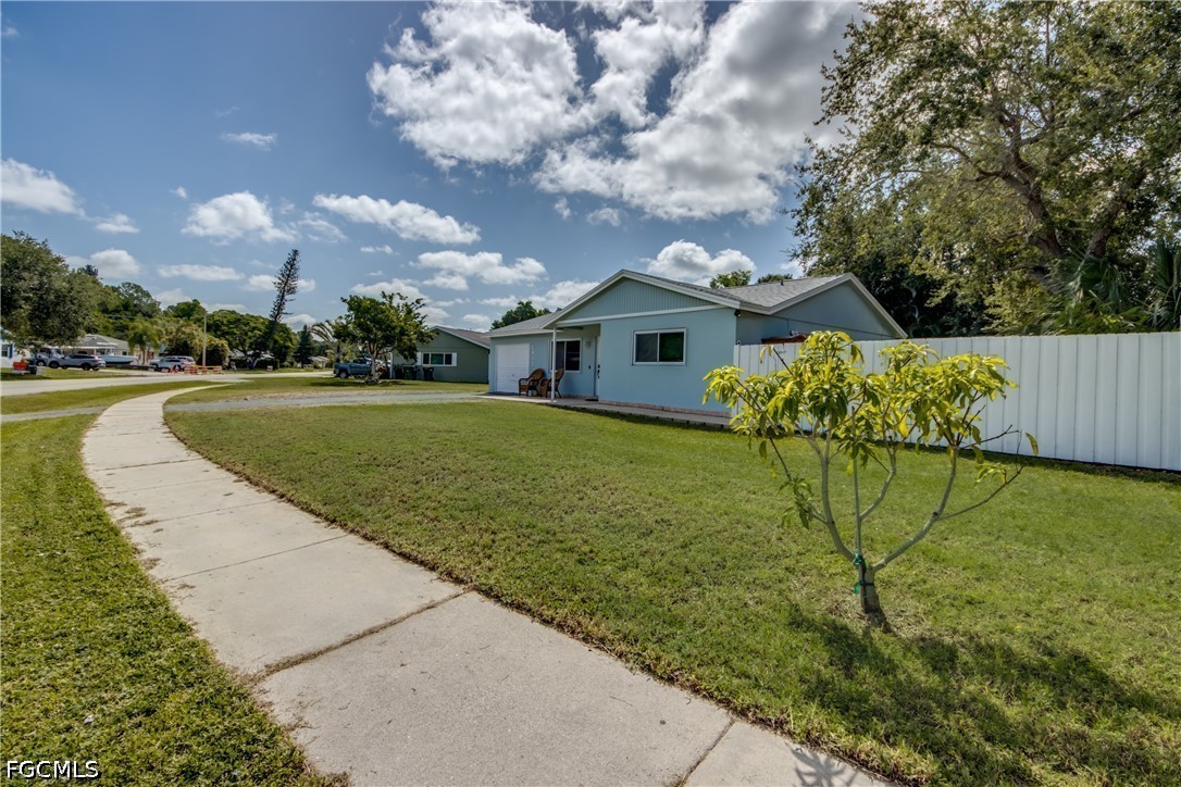 3 Bed SingleFamilyResidence for Sale in Naples, photo 5