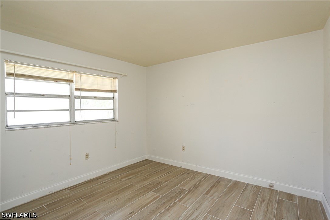 2 Bed SingleFamilyResidence for Sale in Naples, photo 5
