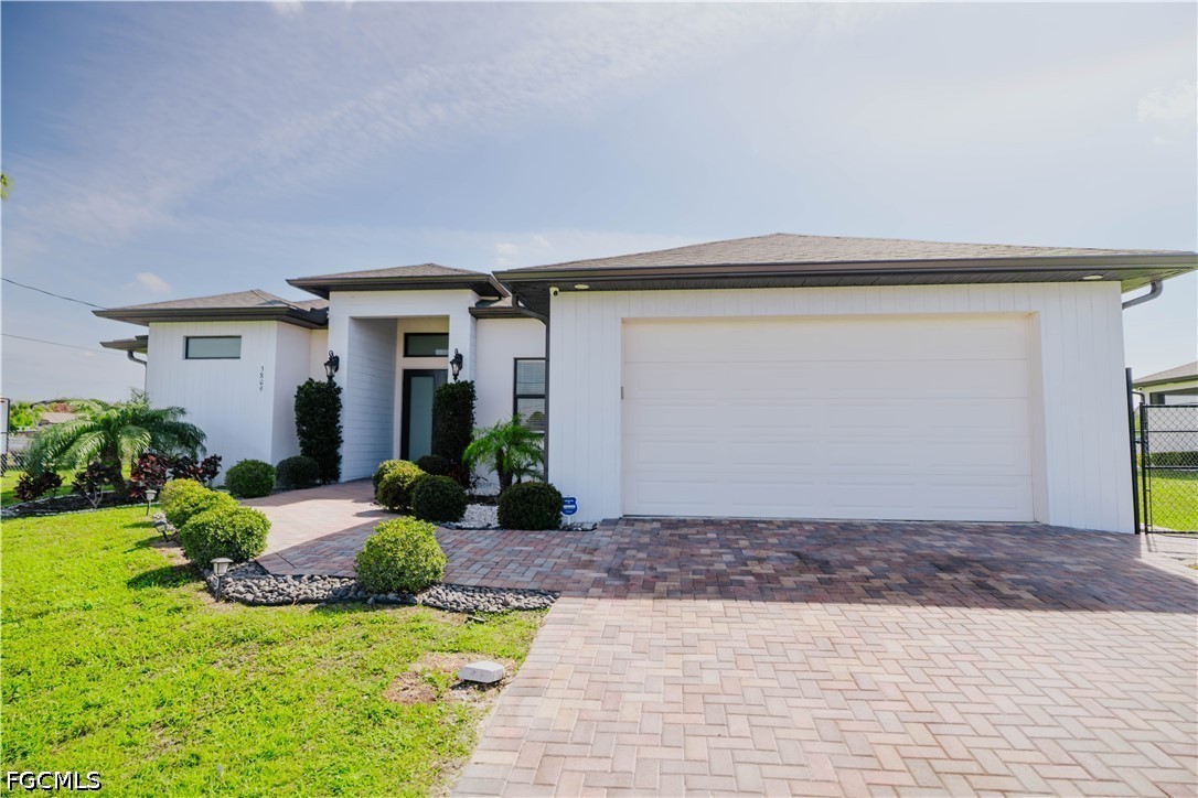 3 Bed Pool Home for Sale in Lehigh Acres, photo 5